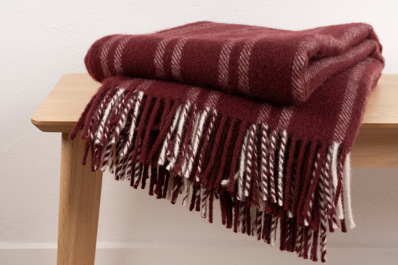 Wolldecke 100 % Schurwolle, Woolmark-zertifiziert, 130 x 200 cm, Scandi Stil, Wine